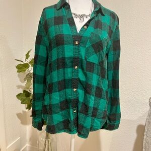 American Eagle Green Buffalo Plaid Flannel Shirt - Boyfriend Fit - Small